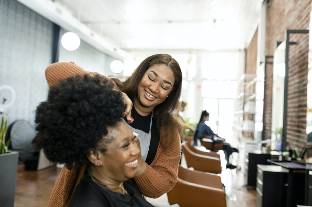 hairstylist-trimming-the-customer-39-s-hair-at-a-beauty-salon